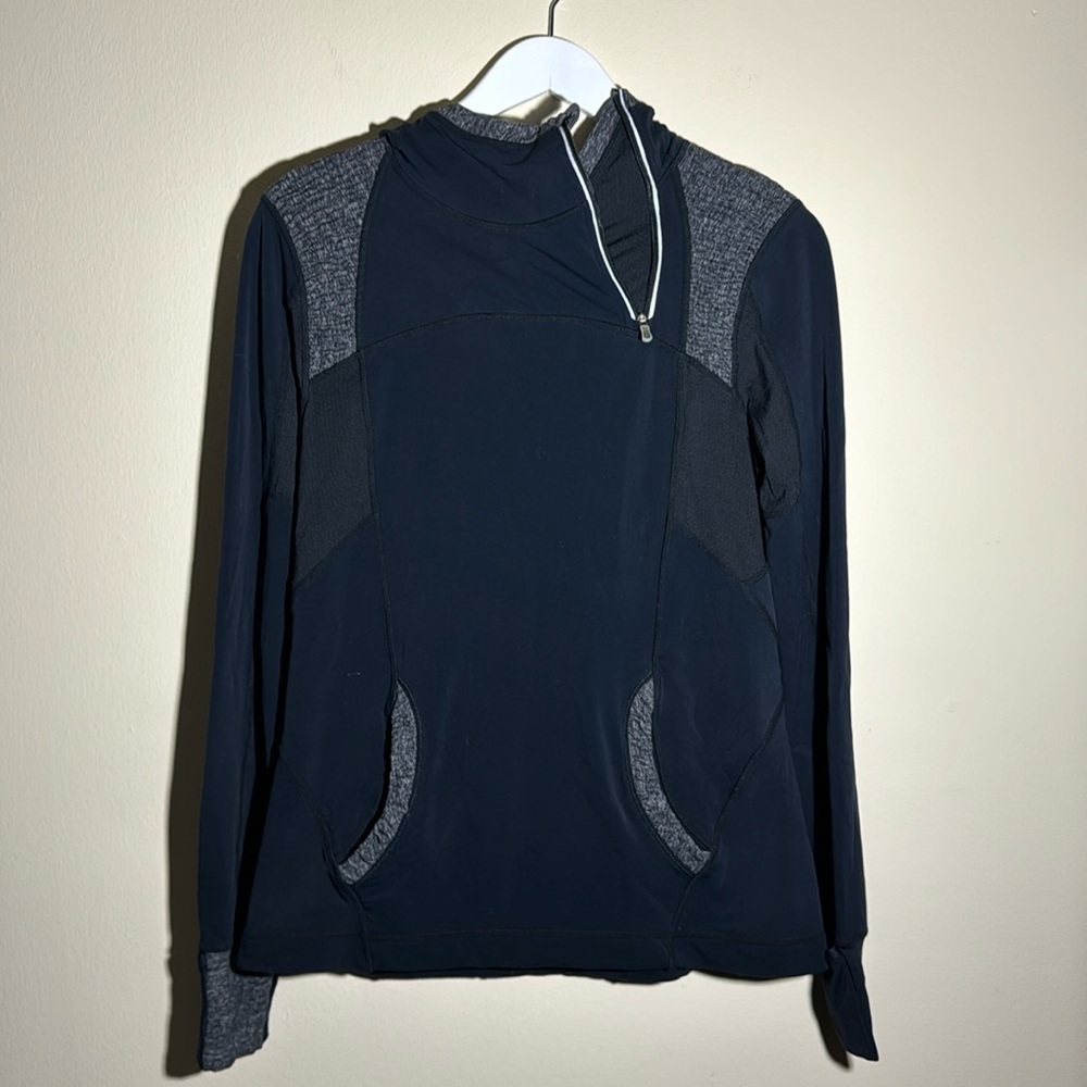 Lululemon 1/4 zip up Size 8